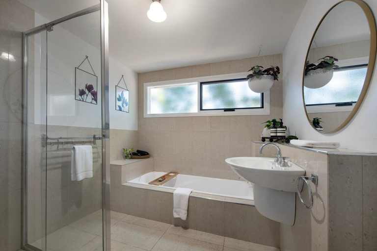 Bathroom, Wayward Cottage, Hepburn - East