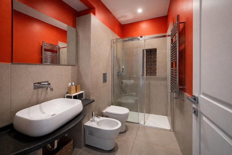 Bathroom 2, Infrascata Apartment, Napoli
