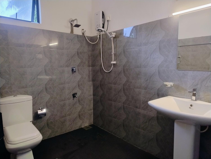 Bathroom, Hanthana view, Udunuwara