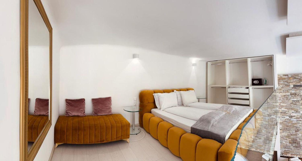 Bedroom 3, VIP Jacuzzi Suites, Budapesti