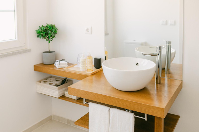 Bathroom 3, Casa dos Rosas, Gavião