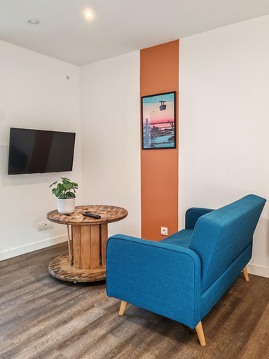 Facilities 4, Les studios propres et tout equipes, Finistère