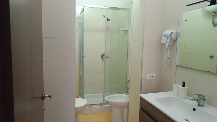 Bathroom 2, B&B LA CONIGLIERA, Napoli