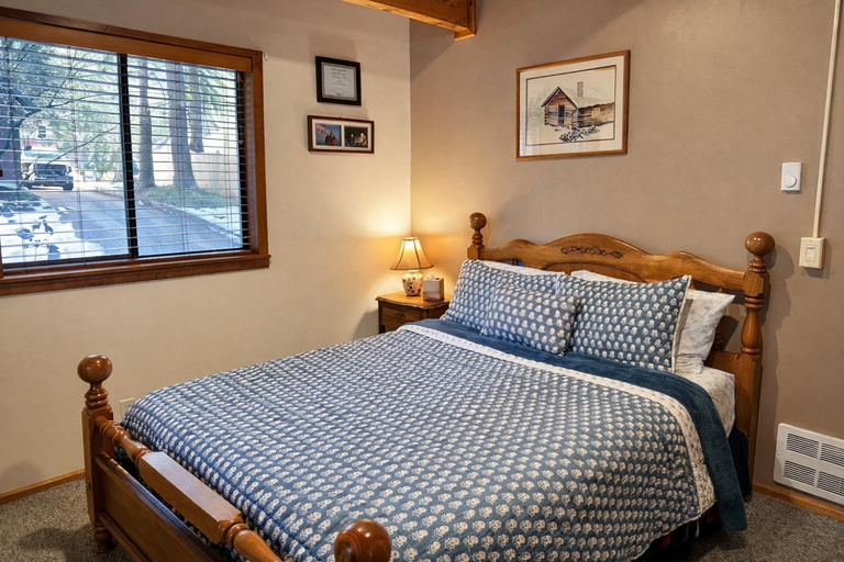 Bedroom 2, Jack's Cabin by NW Comfy Cabins, Chelan