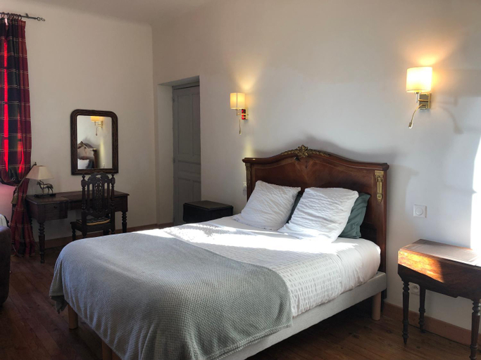 Bedroom 2, Ancien hotel aux moines Pierrefitte St Lo, Manche