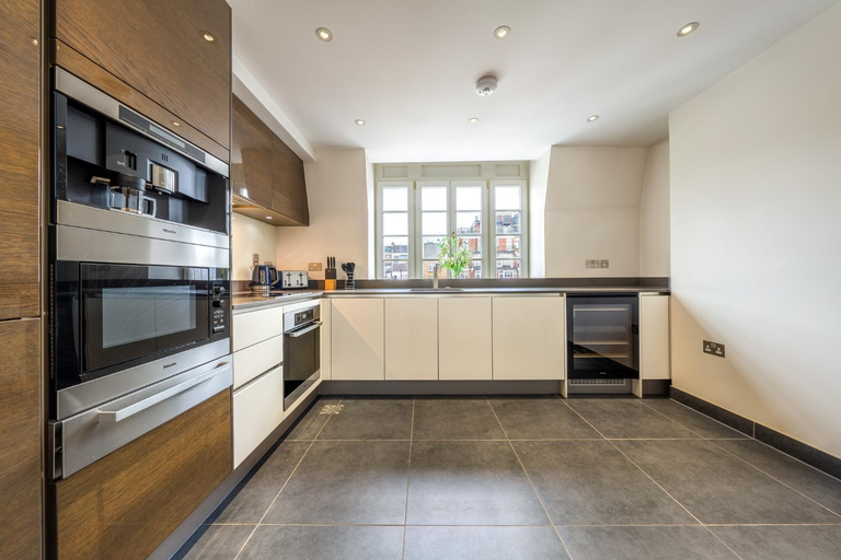 Others 5, The Mayfair Residence, London