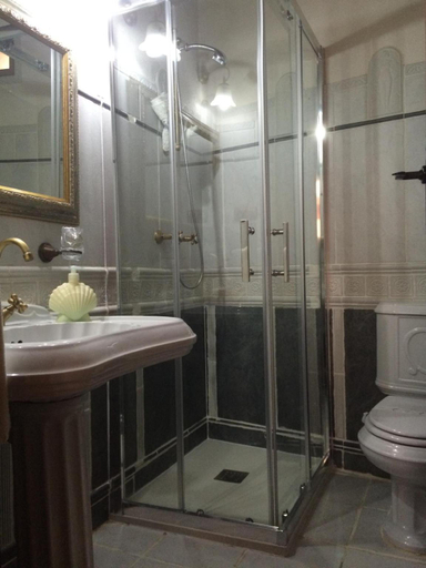 Bathroom 2, Hospederia Casa de Cisneros, Toledo