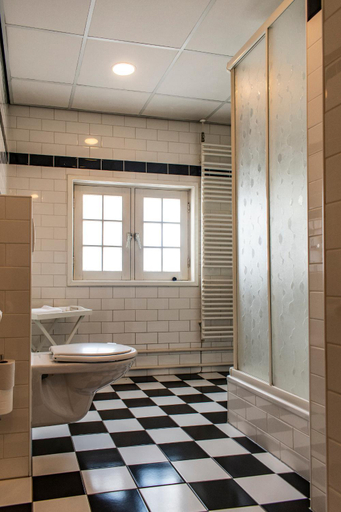 Bathroom, Hotel Eethuys de Wormshoef, Ede