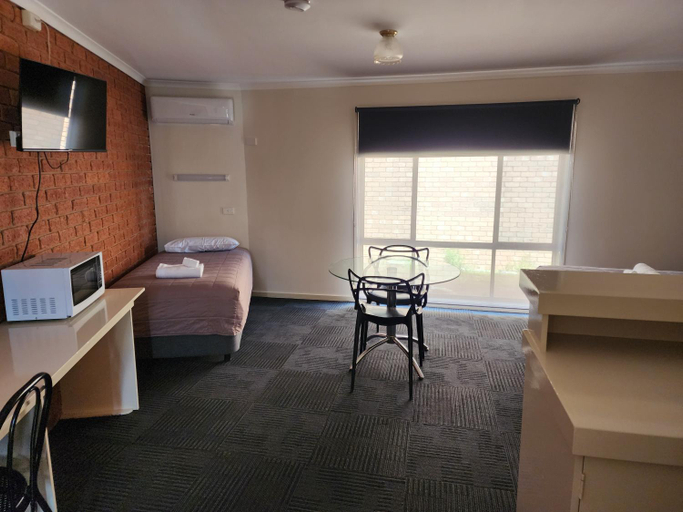 Bedroom 1, Sun River Resort, Wentworth