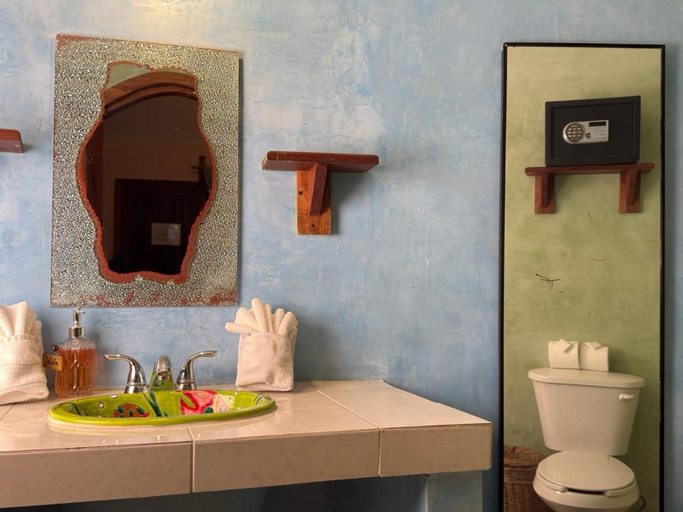 Bathroom 3, Nacional Beach Club & Bungalows, Othón P. Blanco