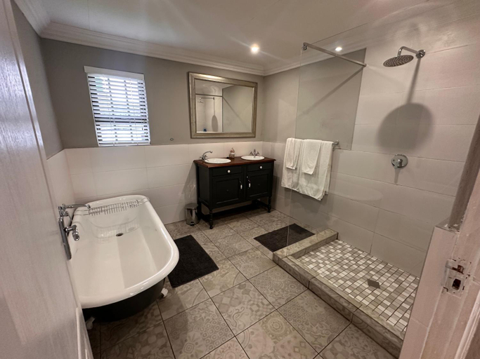 Bathroom 3, Steenkoppies semi self catering apartment, West Rand