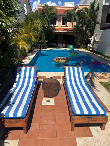 Sport & Beauty, Magnifica Villa Palmeras luxurious 4 Br 6 Bds 4 Ba private pool lagoon front super fast Wifi, Benito Juárez