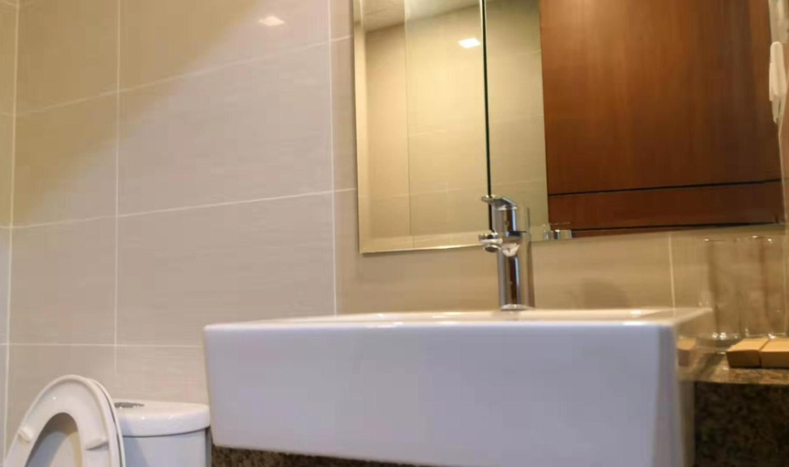 Bathroom 4, One uptown residence, Panitan