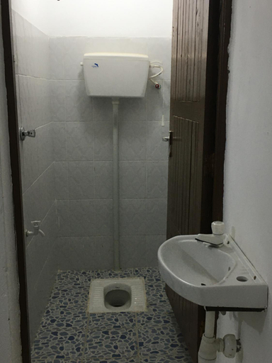 Bathroom 3, Brink Breeze Guest Rooms & Apartments, Kisauni
