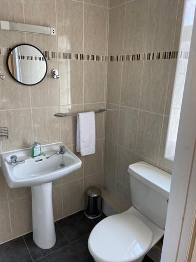Bathroom 2, The Hillmorton Manor Hotel, Warwickshire