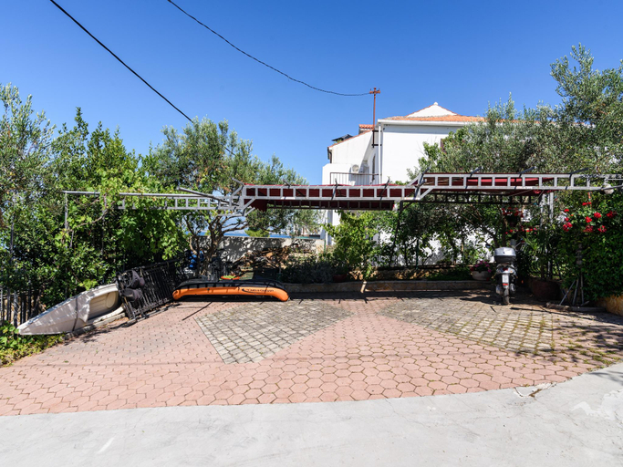 Exterior & Views 1, Apartment in Arbanija with bubble bath, Trogir