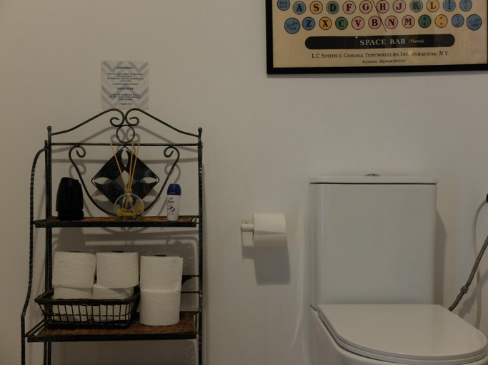 Facilities 4, Maria Magdalena - Room 9, Málaga