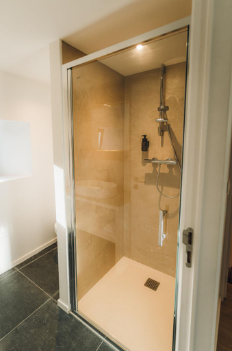 Bathroom, La ferme de Basseilles, Namur