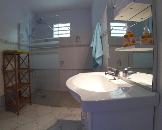 Bathroom 4, Villa Ticitron, Sainte-Anne