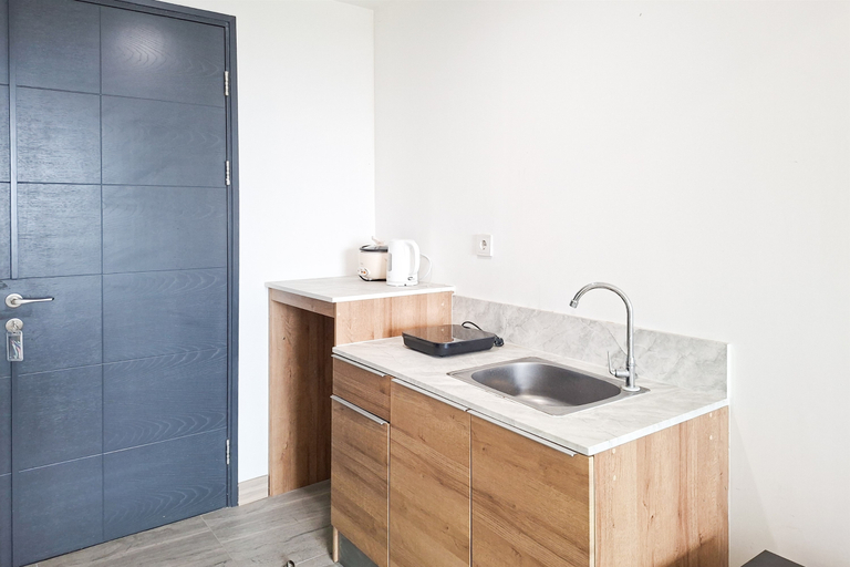 Others 4, Homelike and Relaxing Studio Apartment Collins Boulevard By Travelio, Tangerang