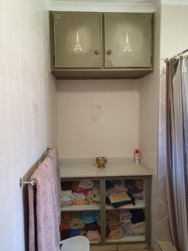 Bathroom 5, The Manse, Ugu