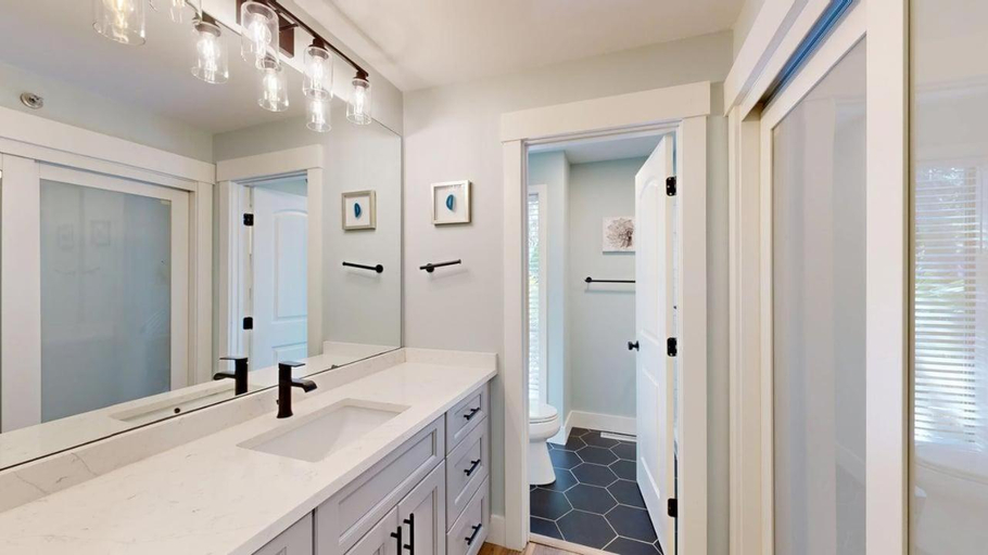 Bathroom 3, 7809 Centre Court, Beaufort