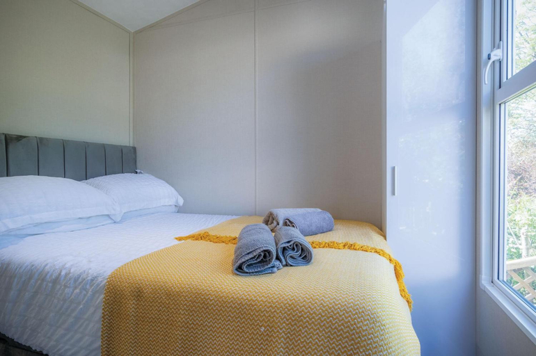 Bedroom, The Studio - 1 Bedroom Cabin - Amroth, Pembrokeshire
