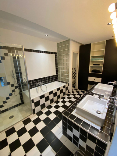 Bathroom 1, Villa Niel - acces direct mer et piscine, Var