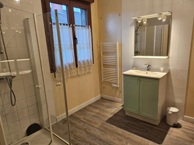 Bathroom, Les lutins, Jura