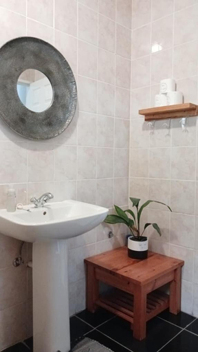 Bathroom 3, Urban Farm Haus Guesthouse, Rundu Urban