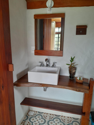 Bathroom, Pousada Canto da Lua - Charme, intimismo e uma linda vista para o Por-do-Sol - Wi-fi, Carrancas