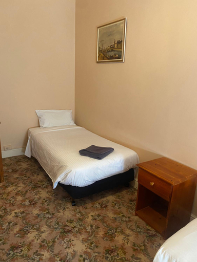 Bedroom 2, Commercial Hotel Camperdown, Corangamite - North