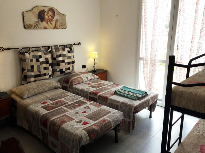 Bedroom 2, B&B Honey Rooms, Varese