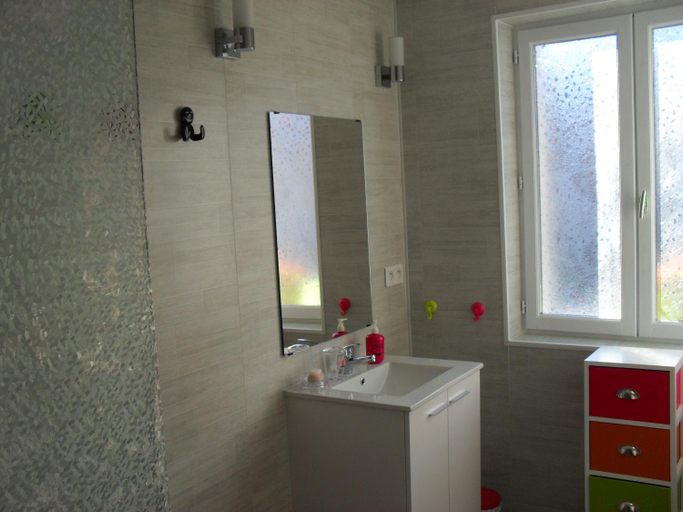 Bathroom, l'ancienne epicerie, Haute-Vienne