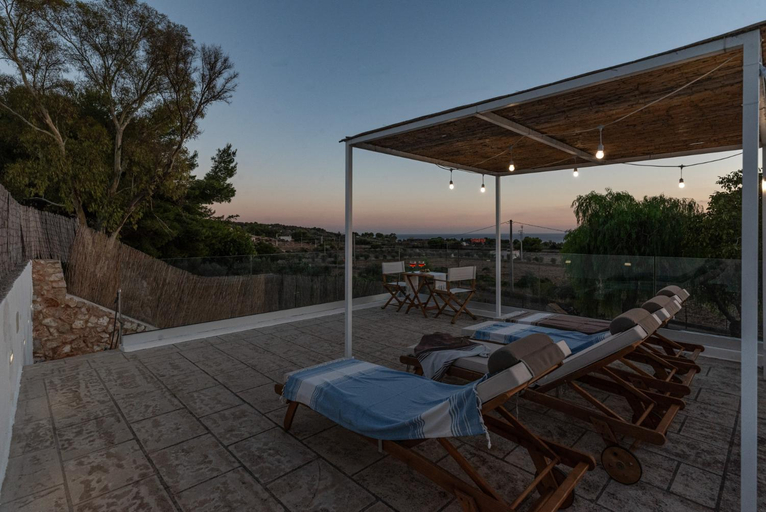 Others 5, Villa Li Munti con piscina, Lecce