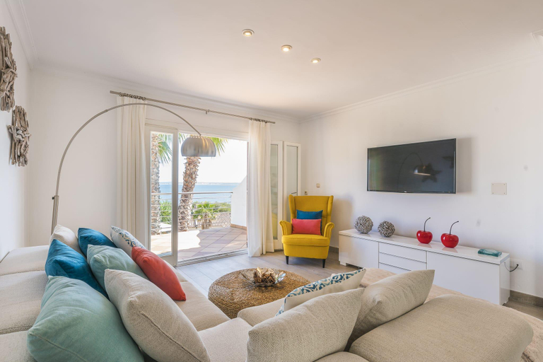 Others 5, Villa Alcanada, Baleares