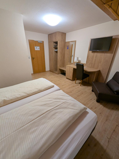 Bedroom 4, Hotel Gasthof zum Löwen, Neumarkt in der Oberpfalz
