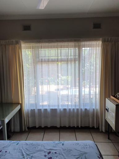Bedroom 3, The Manse, Ugu