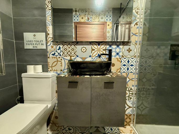 Bathroom 4, Airport Accommodation Bedroom with your own private Bathroom Self Check In and Self Check Out Air-co
