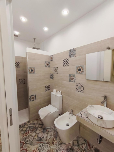 Bathroom 2, casa Giuseppe, Catania