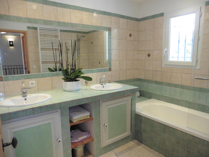 Bathroom, Pretty, spacious holiday home with private pool, Vaucluse
