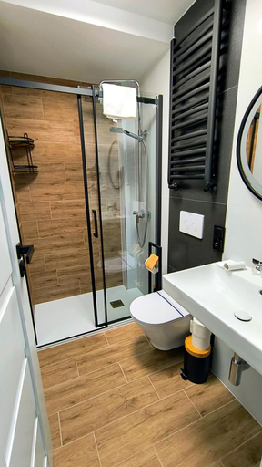 Bathroom 3, La Mer Pokoje i Apartamenty, Puck
