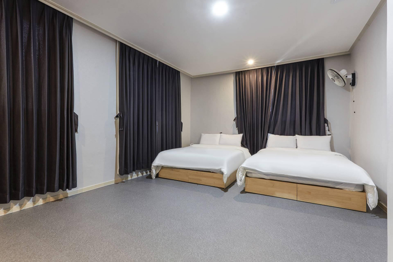 Bedroom 4, Gapyeong Hotel, Gapyeong