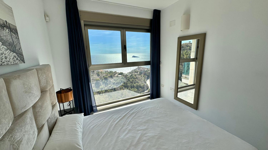 Bedroom, High-rise apartment with private terrace: floor 37, Alicante