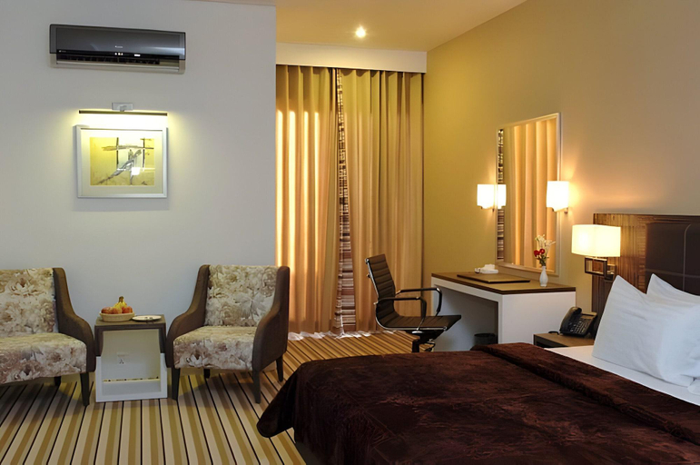 Bedroom 4, West Inn, Faisalabad