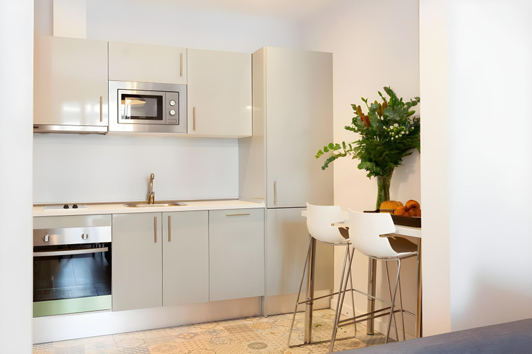 Others 5, Perfectly located 4-bed / 4-bath apartment, Barcelona