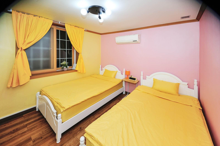 Bedroom 3, Yeosu Inn Hostel, Yeosu