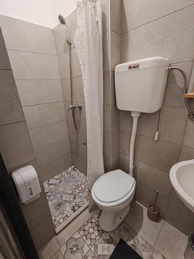 Bathroom 3, Sobe Đakovacki vezovi, Đakovo