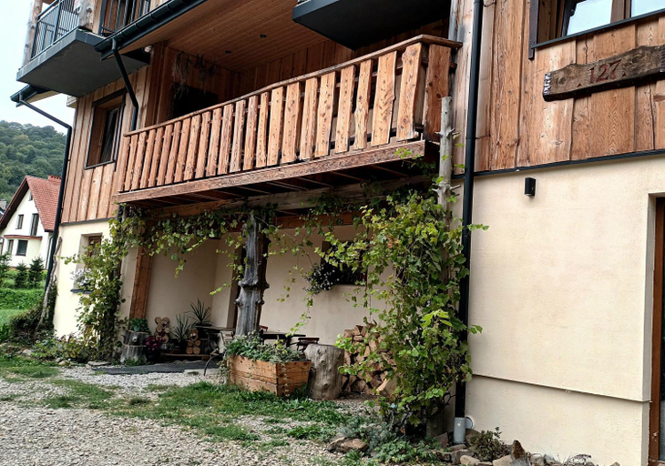 Exterior & Views