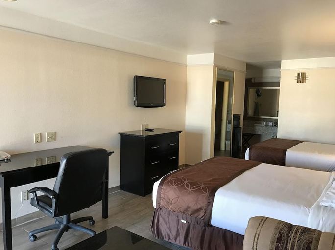 Bedroom 5, Texas Inn Suites, Hidalgo